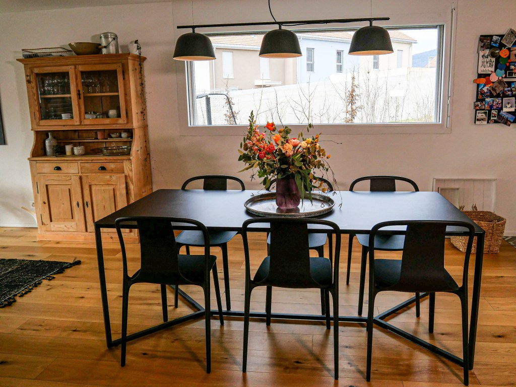 Harmonie des Temps : Un Home Tour Moderne et Minimaliste avec une Âme&nbsp;Ancienne